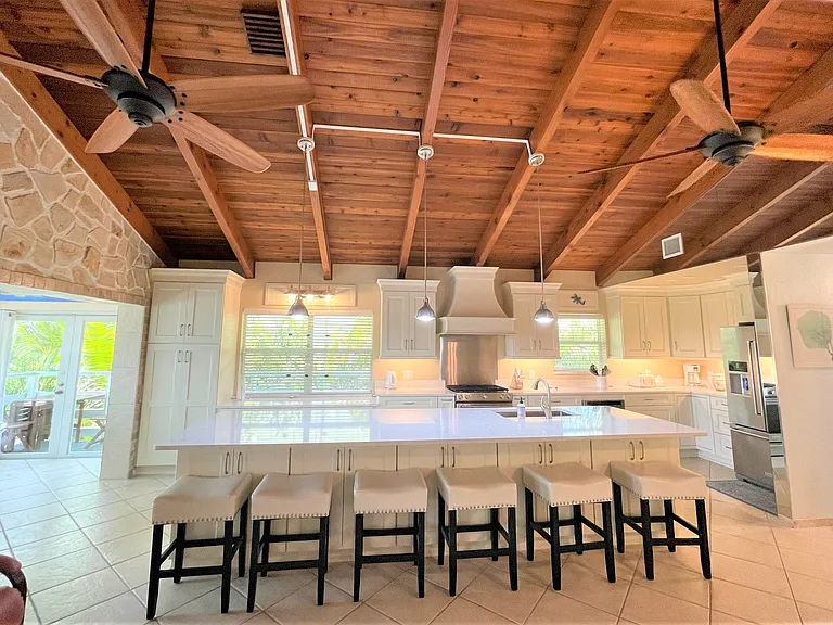 1145 Lagoon Dr — Photo 7