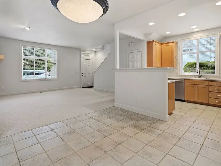 1588 Oak St — Photo 10