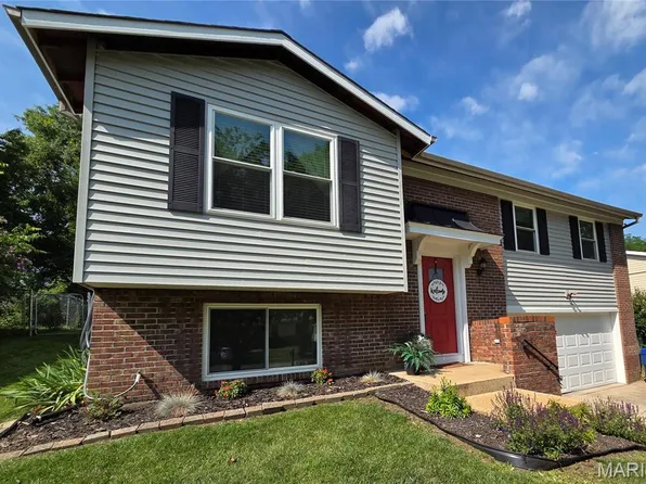 1382 Premio Dr, Fenton, MO 63026