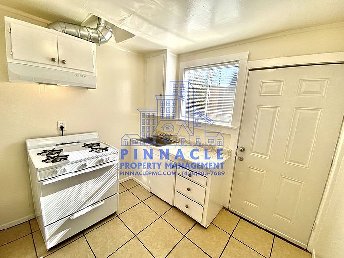 1st image of 721 N Flint Ave #B
