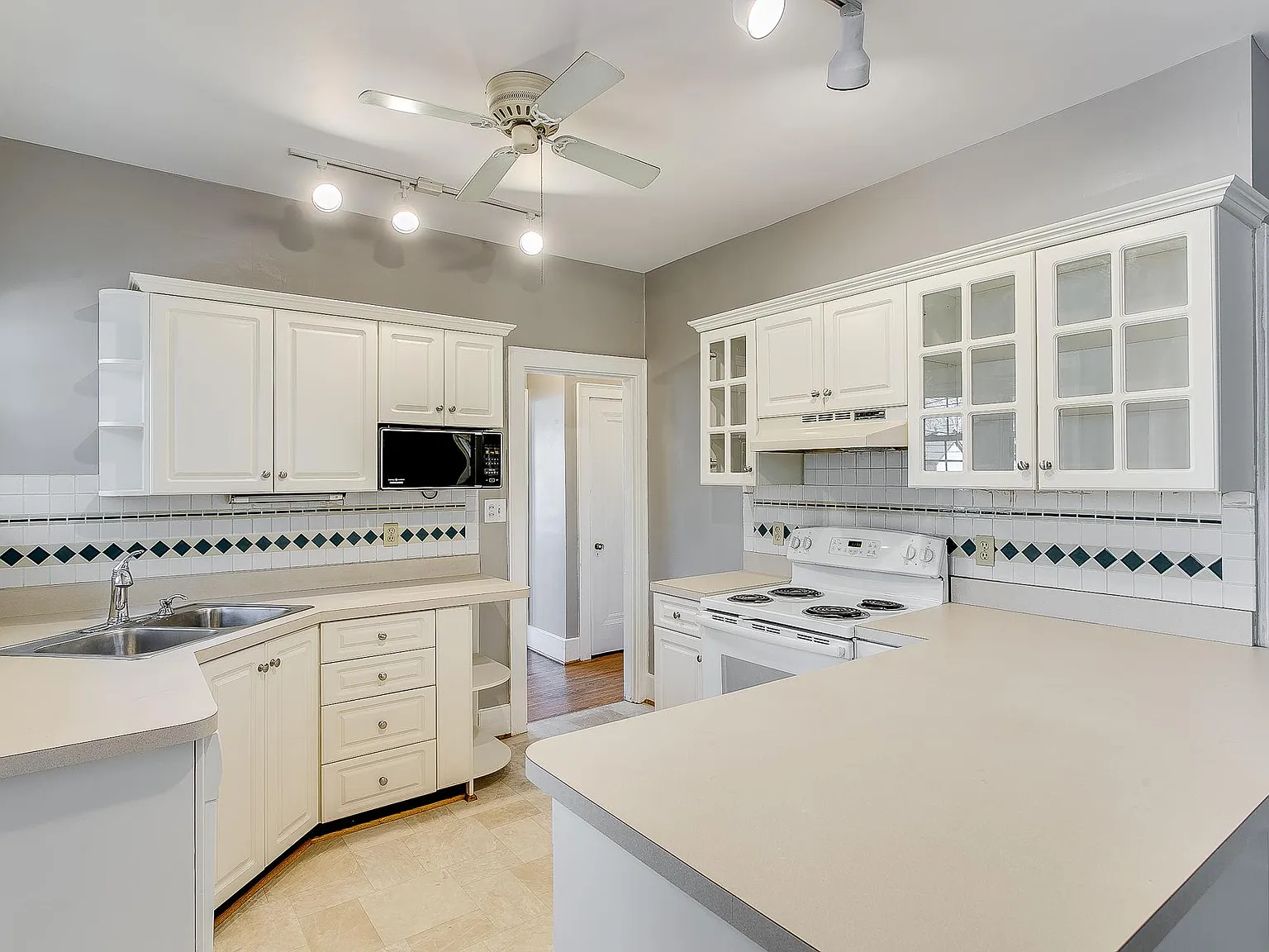 600 Wallace Ave — Photo 4
