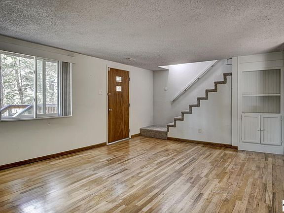 5th image of 10689 Charles Ln