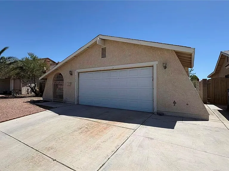 3564 Redwood St — Photo 2