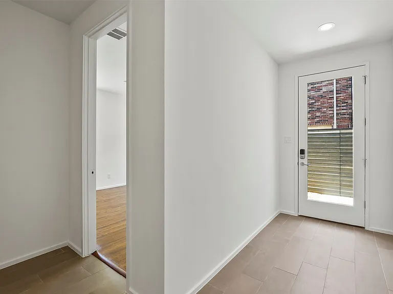 6250 Oram St #104 — Photo 17