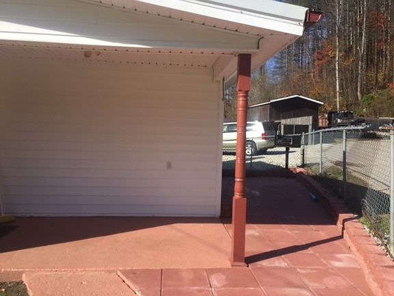 5th image of 28 Thornsbury Ln