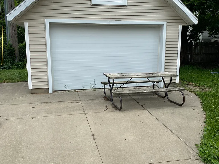 444 College Ave — Photo 23