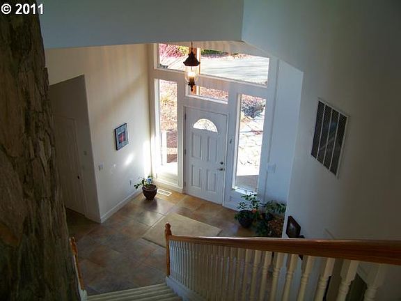 2nd image of 9717 NE Livingston Mountain Ct
