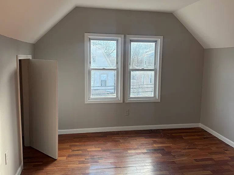 29-31 Alexander St #3 — Photo 2