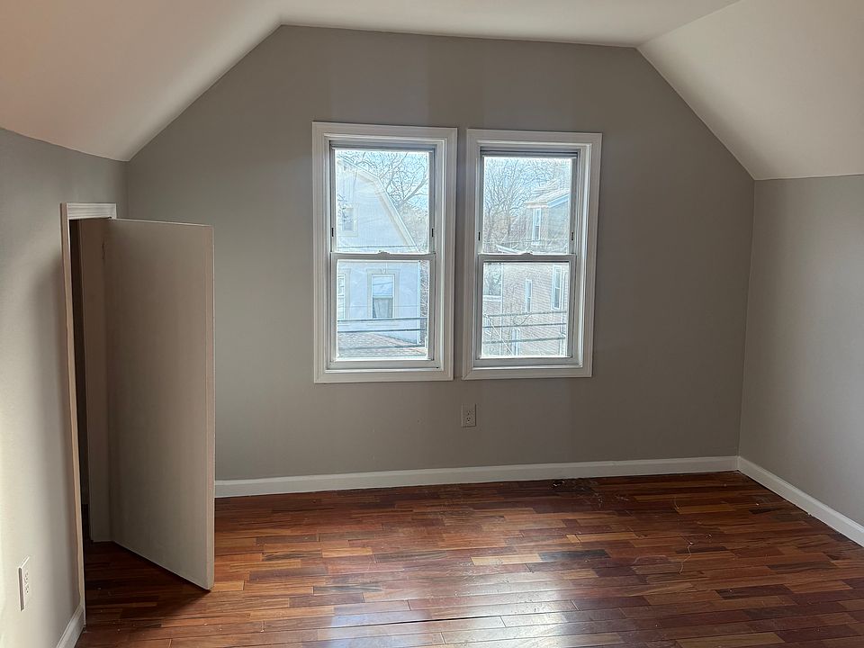 2nd image of 29-31 Alexander St #3