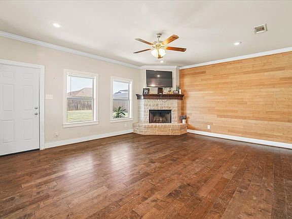 3rd image of 109 Springleaf Ln