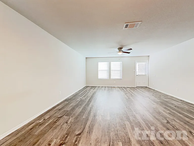 9736 Marbach Brk — Photo 3
