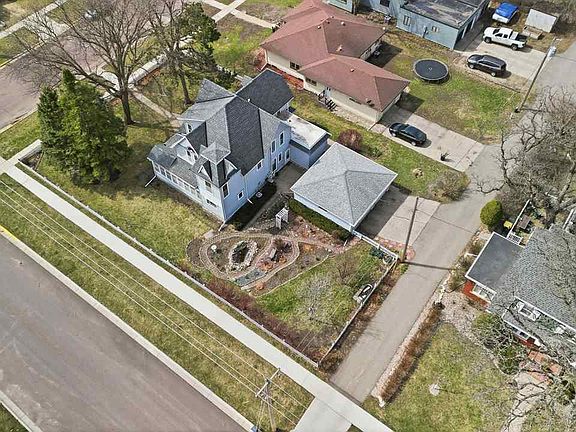 4th image of 125 E 2nd St