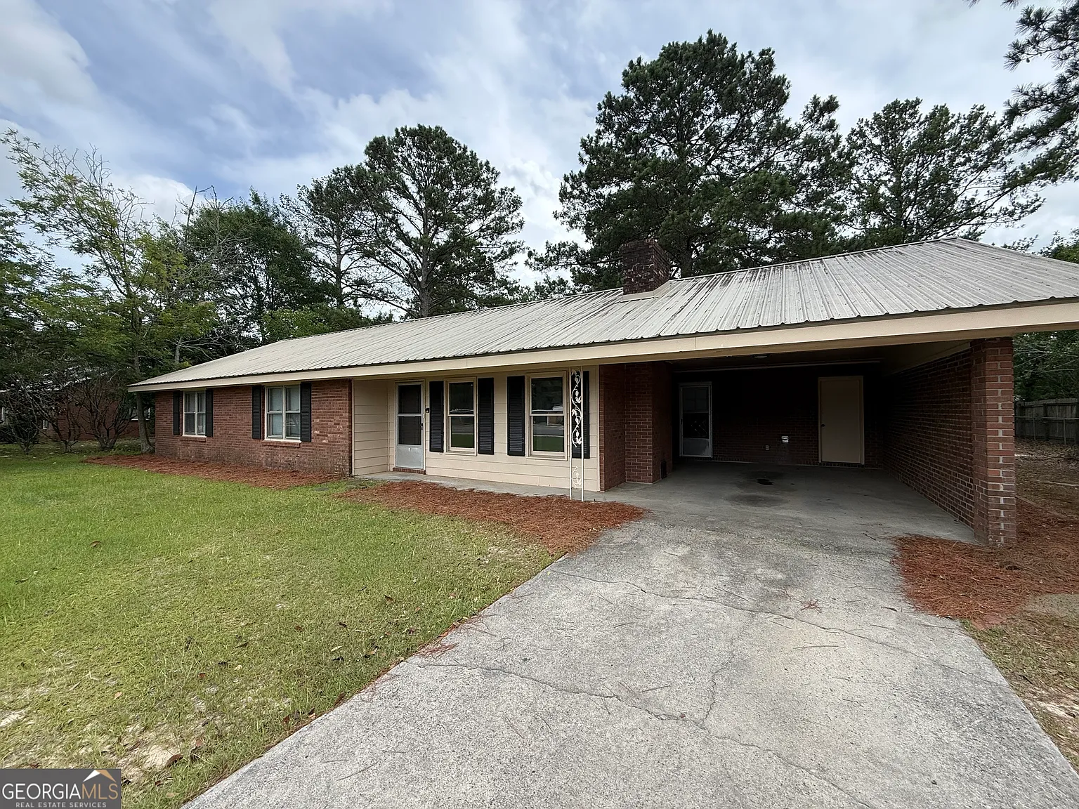 3 bed, 2.0 bath, 1734 sqft, $1,950 — Photo 2