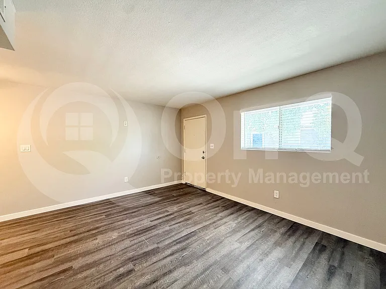 3002 E Waltann Ln #2 — Photo 4