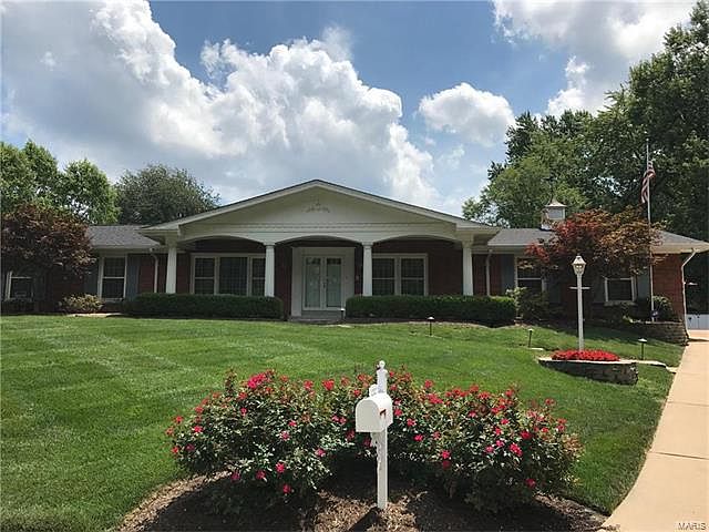 1st image of 352 Medina Dr