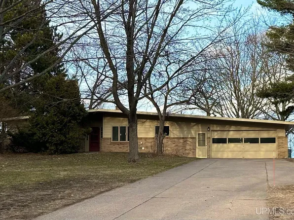 9 Marquette Dr, Marquette, MI 49855