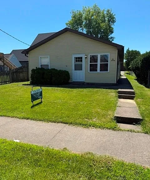 220 E Market St — Photo 1