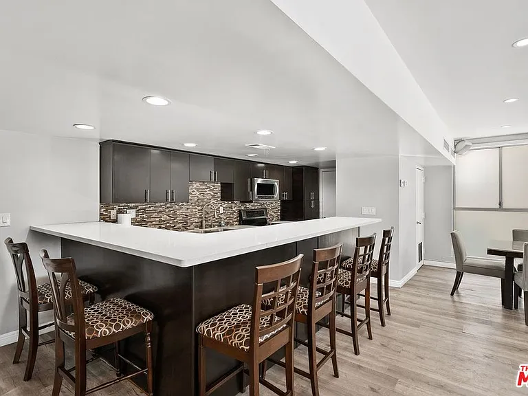 7250 Franklin Ave #511 — Photo 24