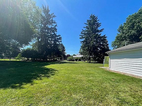 4th image of 120 Eagle Point Dr