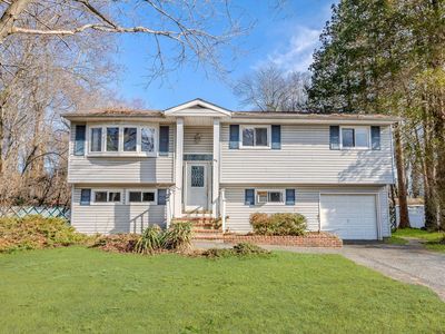 65 Byron Way, Oakdale, NY, 11769