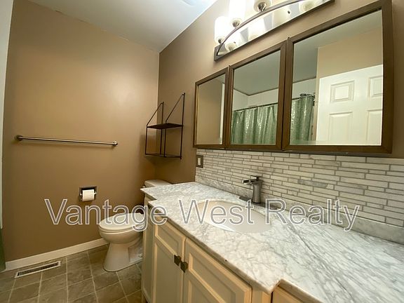 3rd image of 643 Hollydell Rd