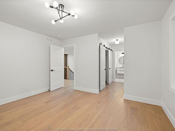 5th image of 186 Whelan Dr