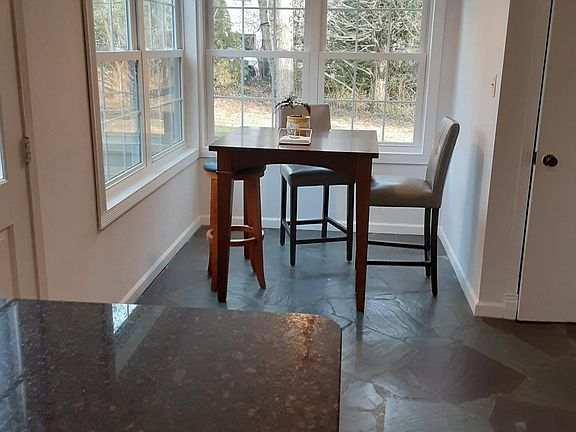 eating area in kitchen
