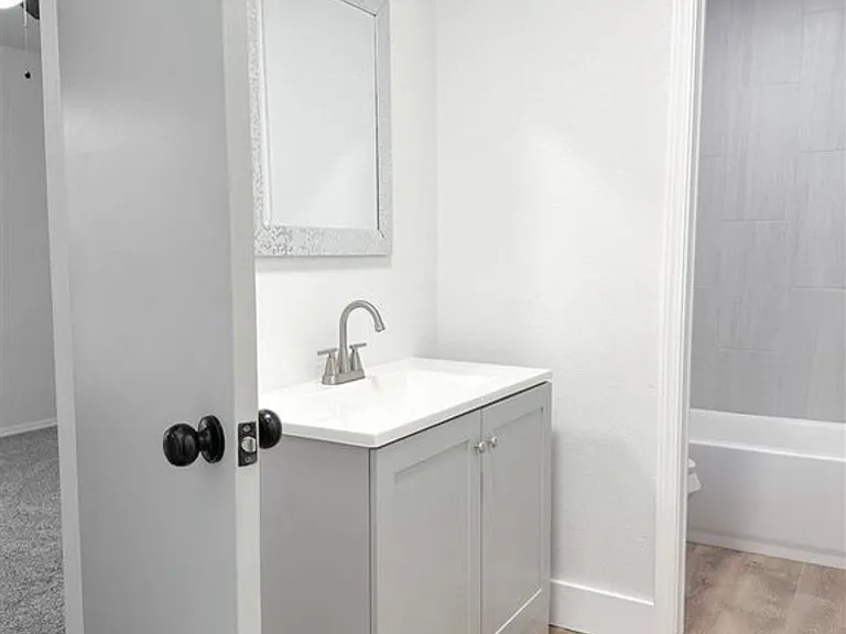 218 SE Surrey Pl — Photo 9