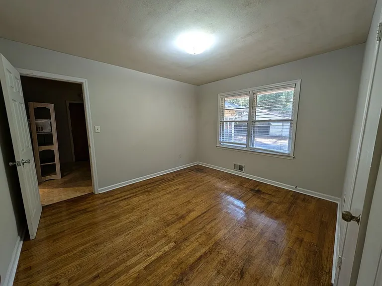 170 Forest Rd — Photo 3