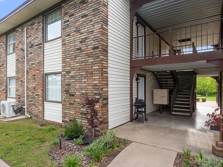 Southland Villa Apartments — Photo 6