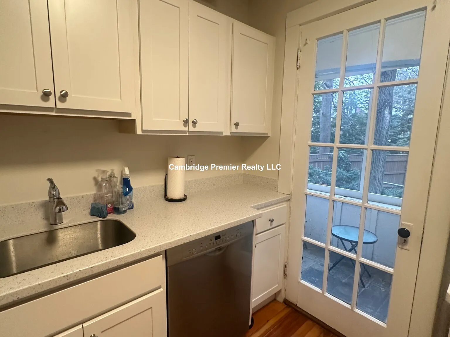 3 bed, 800 sqft, $4,500 — Photo 2