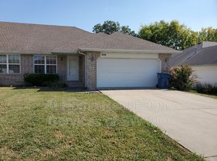 808 W Foxx Dr, Nixa, MO 65714