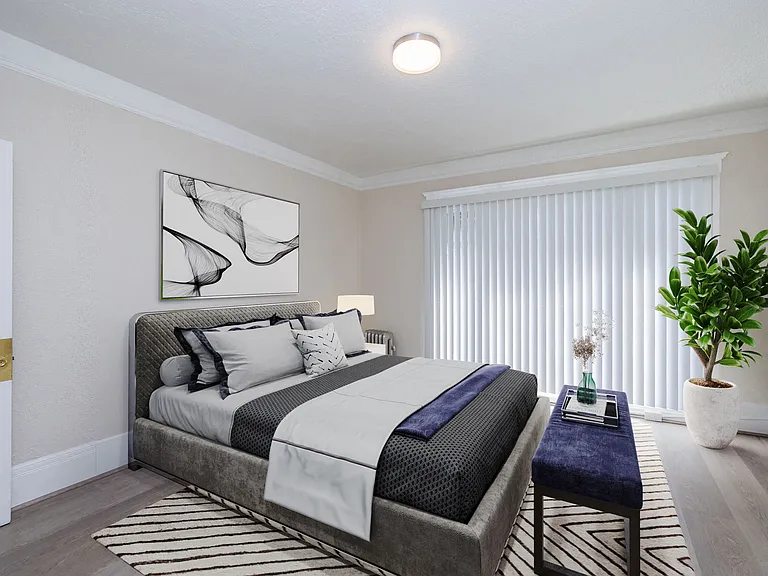 240 Grand — Photo 21