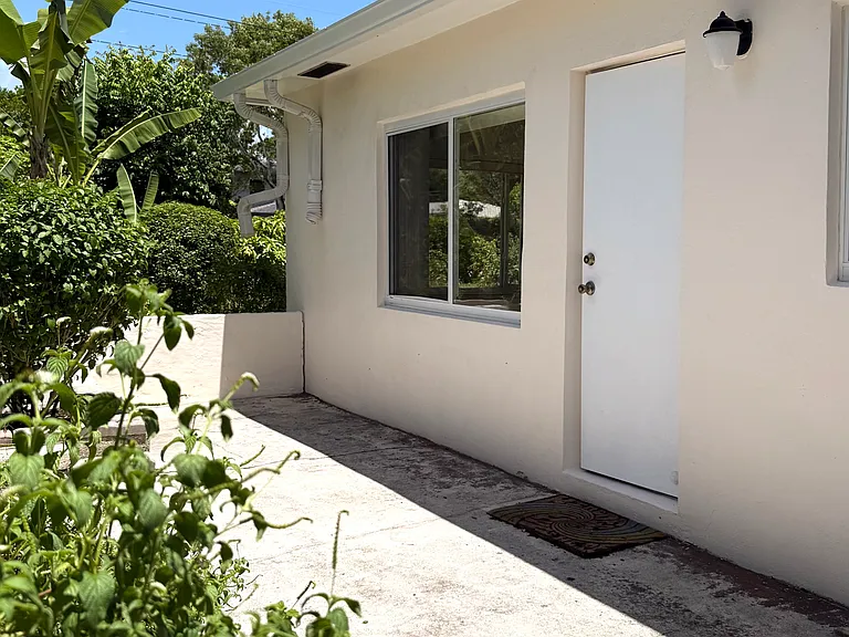 5701 SW 50th Ter #1 — Photo 3