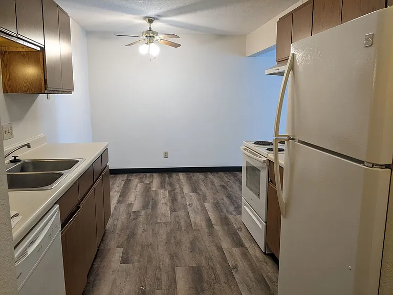 Landview Apartments — Photo 41