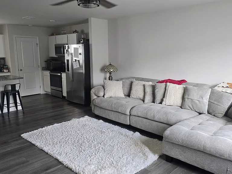 444 Lavatera Dr — Photo 2