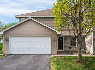 4802 Grenwich Rd N, Oakdale, MN 55128