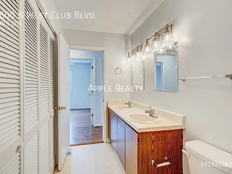 1600 W Club Blvd #B — Photo 6