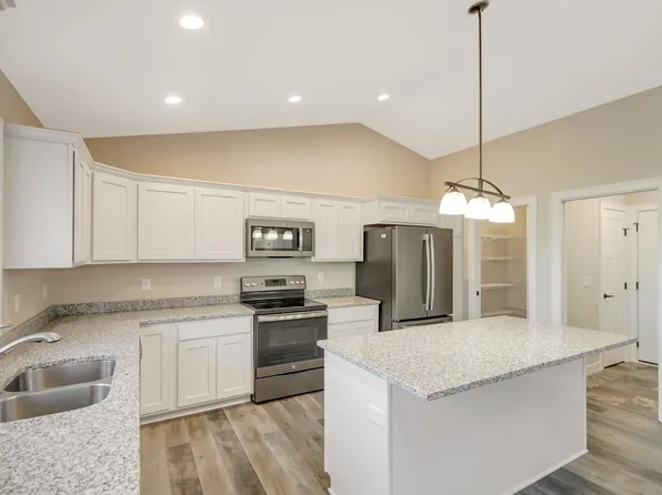 1337 E Aspen Dr, Saint Croix Falls, WI 54024