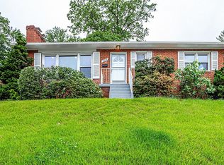 924 N McKinley Rd, Arlington, VA 22205