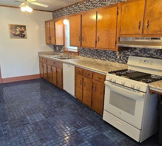 417 E Jack St — Photo 6