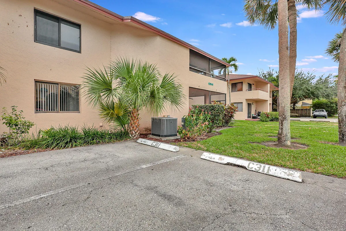 Building Photo - 12641 Westhampton Cir #C311