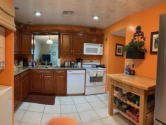 3rd image of 5027 Rose Hill Dr