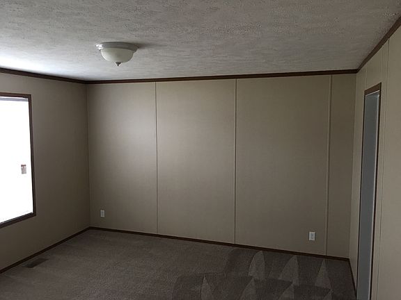 4th image of 25855 Hanover Dr