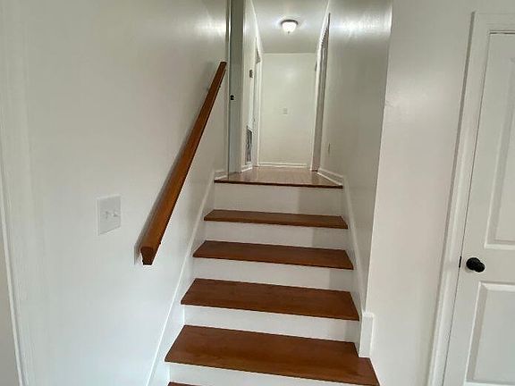 2nd image of 4985 Meade Ct NE