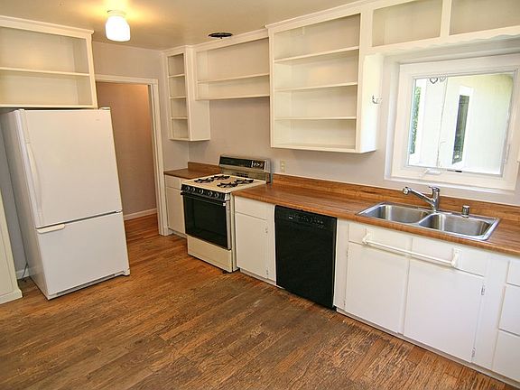 4th image of 133 E Green St