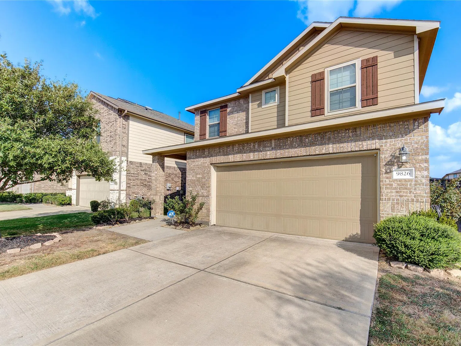 4 bed, 3.0 bath, 2442 sqft, $2,550 — Photo 3