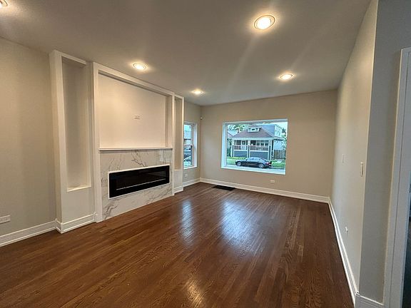 4th image of 8240 S Dante Ave