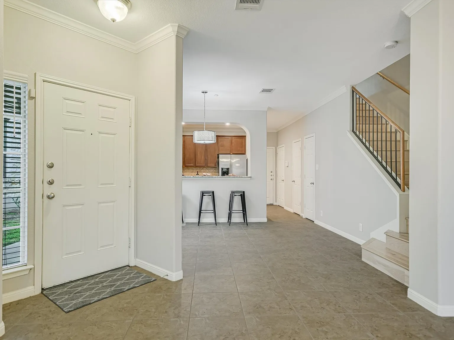 2 bed, 1391 sqft, $1,975 — Photo 3