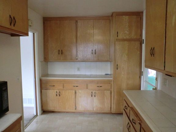 3rd image of 15965 Stanmont St